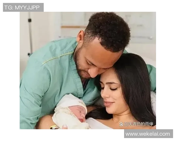 足球明星早年当爸的故事与成长历程揭秘,如何平衡家庭与职业生涯